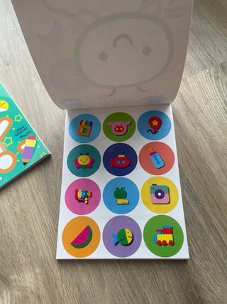 Libro para colorear con pegatinas