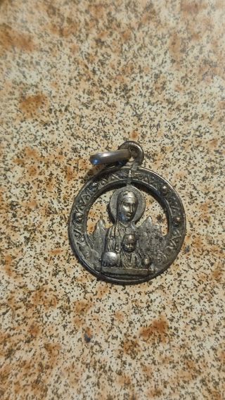 Medalla Virgen Montserrat plata