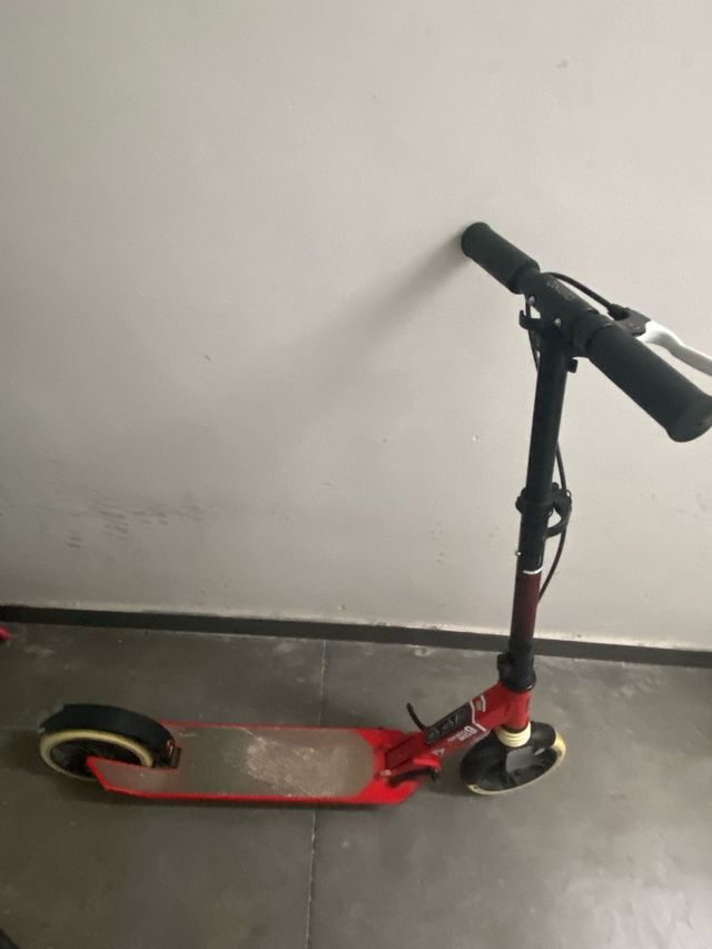 Patinete rojo - freno - buen estado