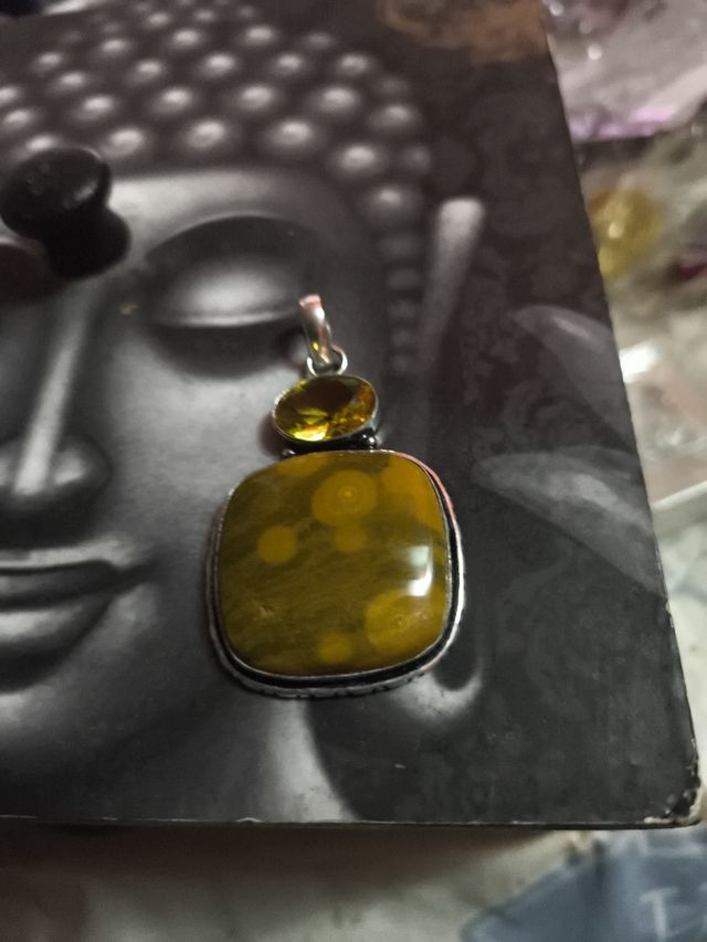 Colgante piedras amarillas y  plata