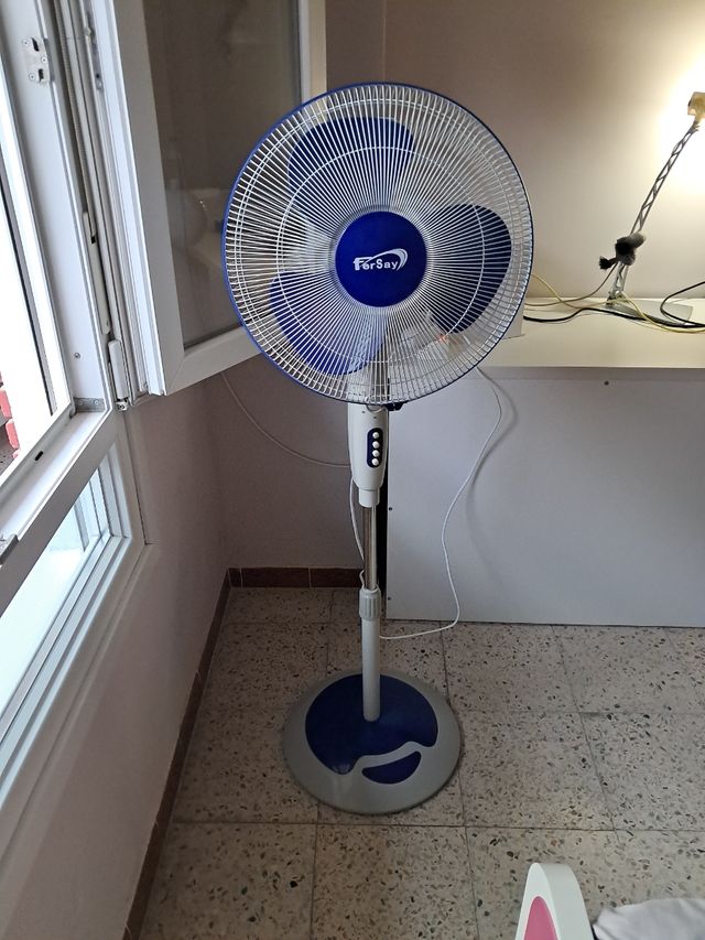 Ventilador Forsay blanco y azul