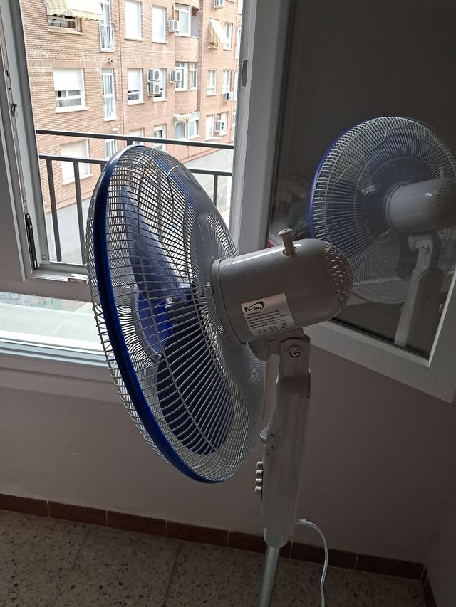 Ventilador Forsay blanco y azul
