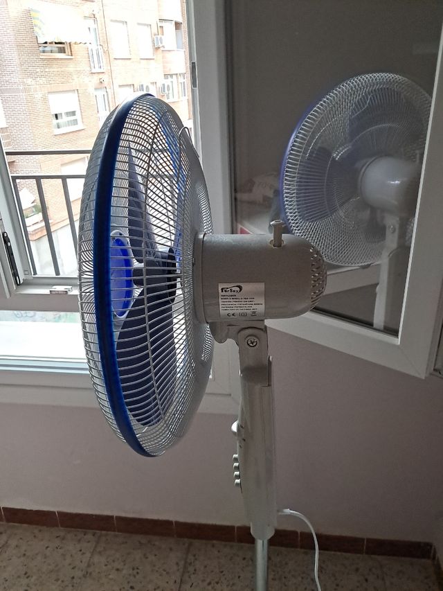 Ventilador Forsay blanco y azul