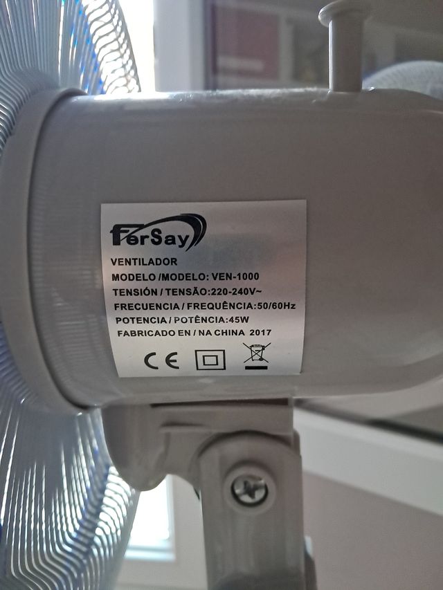 Ventilador Forsay blanco y azul