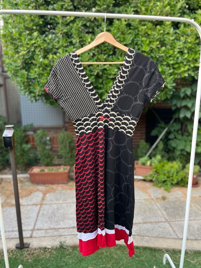 Vestidos Desigual negro y rojo