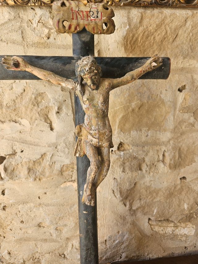 Crucifijo antiguo policromado