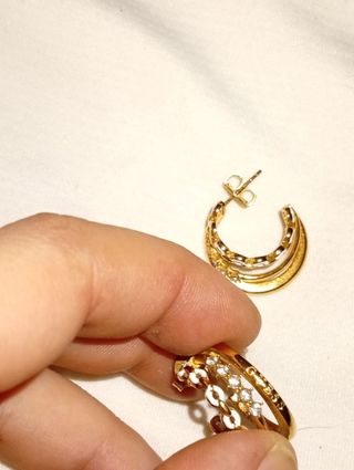 Pendientes Guess dorados y plateados