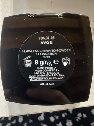 3 Fondotinta Avon Flawless
