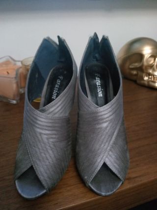 Zapatos Farasion Gris - Tacones