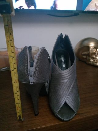 Zapatos Farasion Gris - Tacones