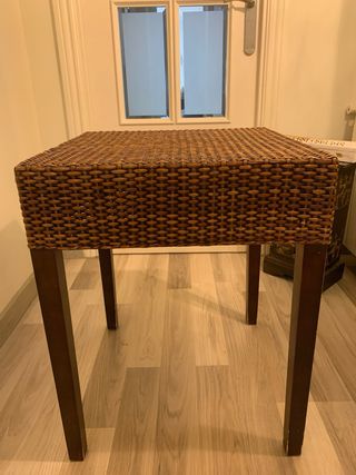 Mesita mimbre marrón - Cajón