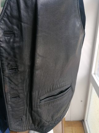 Chaleco cuero negro