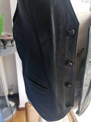 Chaleco cuero negro