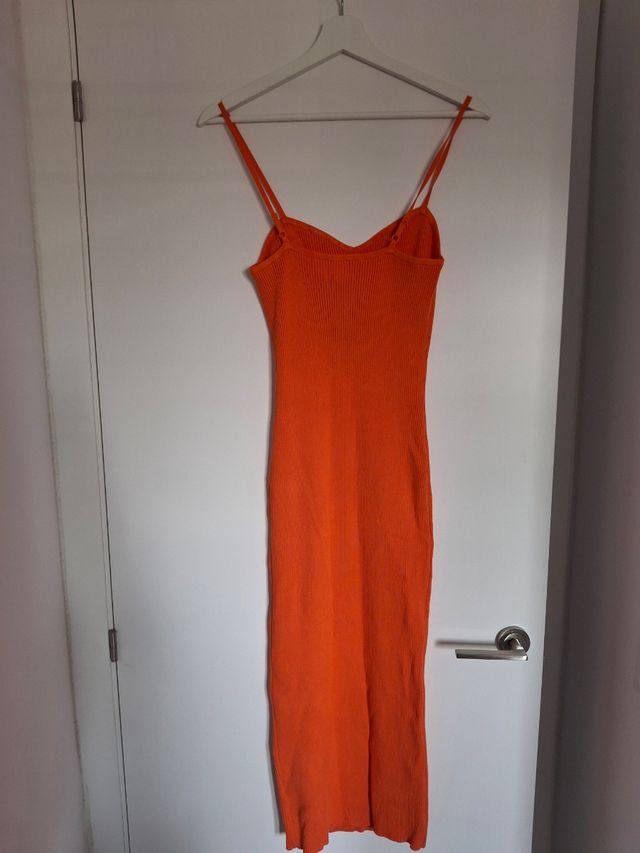 Vestido midi de H&M, talla M.