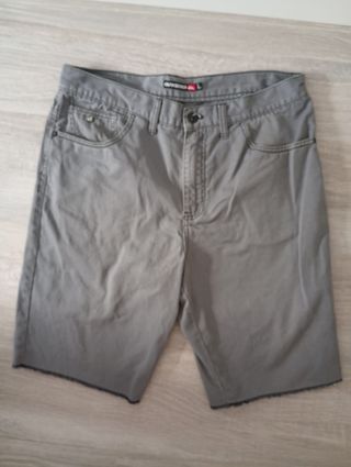 Shorts Quiksilver gris - Talla L. Algo grande 
