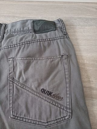 Shorts Quiksilver gris - Talla L. Algo grande 
