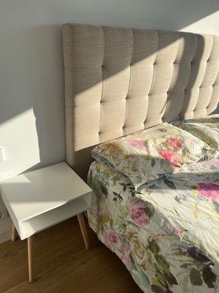 Dormitorio: cabecero, colchón y 
base tapizada