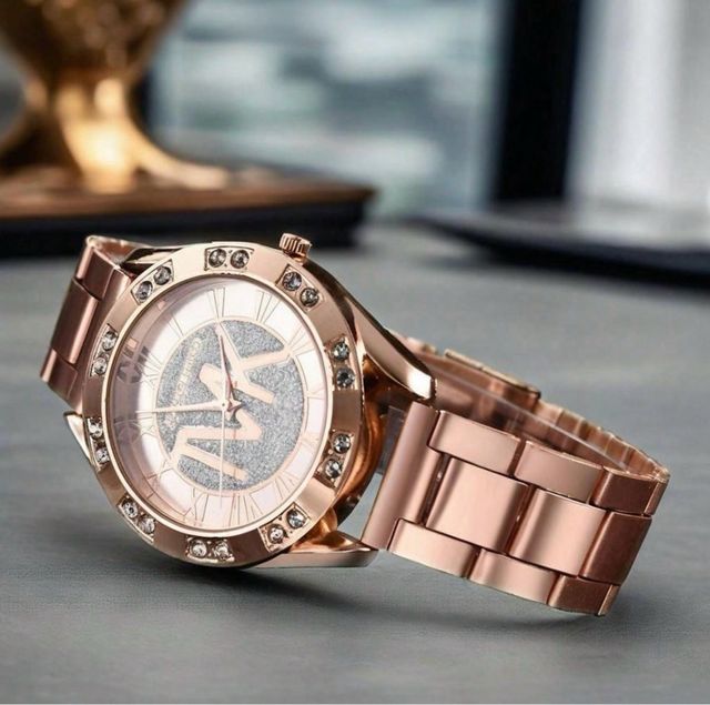 Reloj de diseño lujo tono oro rosa