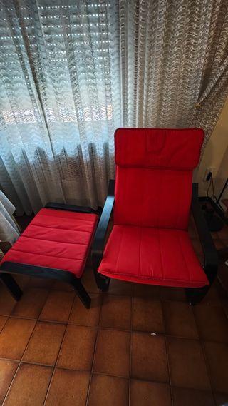 Sillón Pöang Ikea negro/rojo + reposapiés
