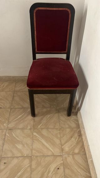 Silla vintage de terciopelo rojo