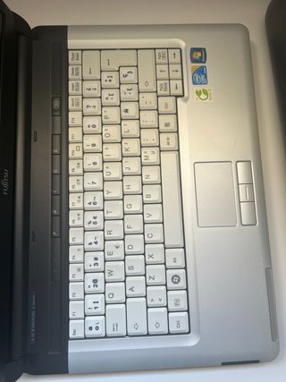 Portátil fuyitsu 15" 8GB RAM 128GB SSD