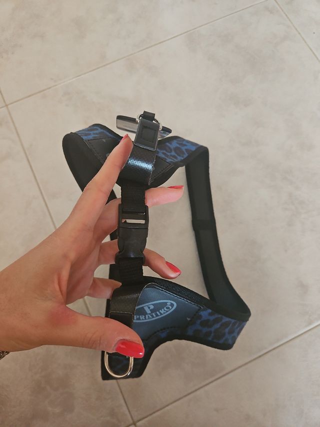 Pettorina Praticopet blu e nera