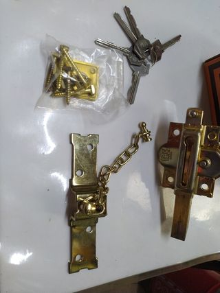 Cerradura FAC dorada con llave