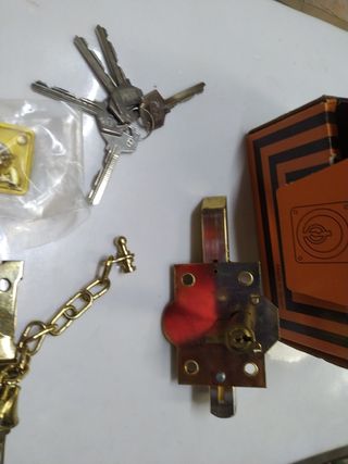 Cerradura FAC dorada con llave
