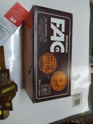 Cerradura FAC dorada con llave
