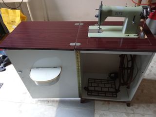 Máquina de coser antigua de madera Alfa