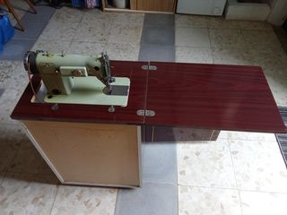 Máquina de coser antigua de madera Alfa
