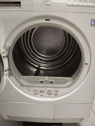 SECADORA MARCA AEG DE 8 KILOS 