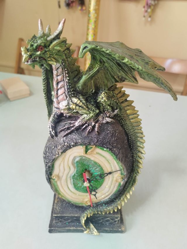Reloj dragón verde