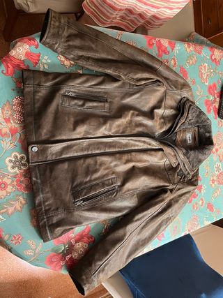Chaquetón marrón de cuero