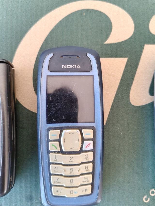 Teléfono Nokia antiguo