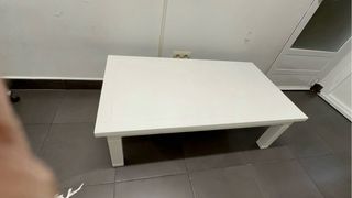 Mesa café blanca madera maciza.
lacada a mano