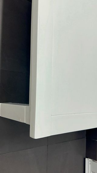 Mesa café blanca madera maciza.
lacada a mano