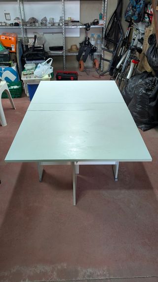 Mesa plegable blanca