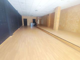 Local comercial en alquiler en Nueva Andalucía en Almería