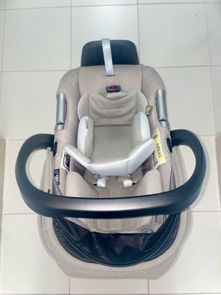 Seggiolino auto per bambini Inglesina Darwin I-Size con base