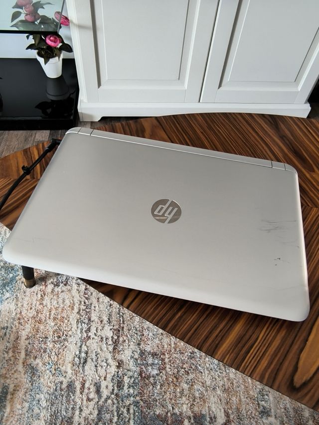 HP Pavilion 15- Gris Plata