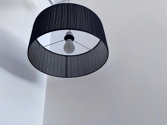 Lámpara negra dormitorio - Tela