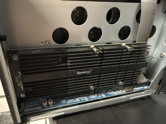 NAS Synology DS1618+ con M2D20