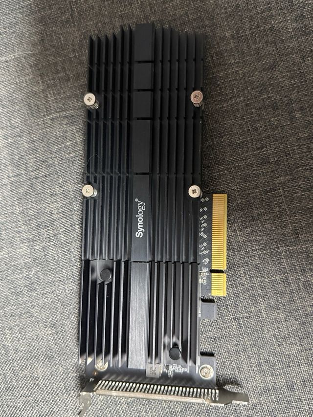 NAS Synology DS1618+ con M2D20