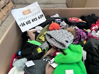 Lote gorros y guantes calcetines invierno