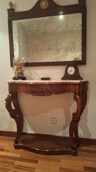 Consola antigua de madera y mármol