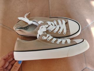 Zapatillas tipo Converse beige - talla 37