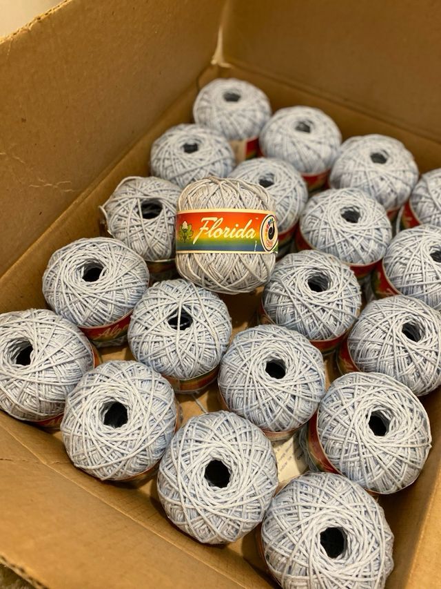 20 ovillos lana de algodon celeste