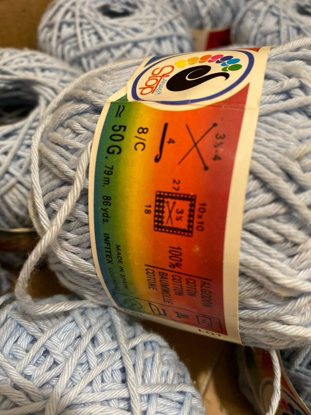 20 ovillos lana de algodon celeste