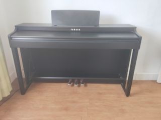 Yamaha Clavinova CLP-525 Piano Digital